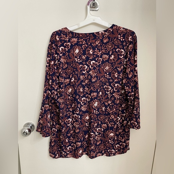 Flounce sleeve blouse - Picture 2 of 8